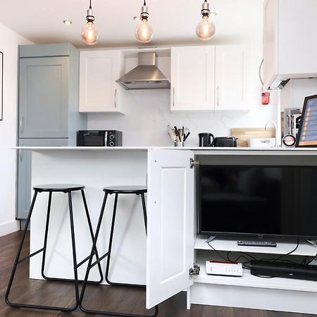 Joivy Contemporary Royal Mile Apartment With Balcony Edimburgo Esterno foto