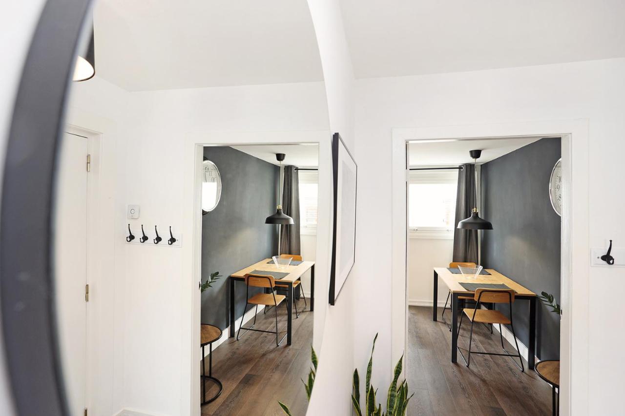 Joivy Contemporary Royal Mile Apartment With Balcony Edimburgo Esterno foto