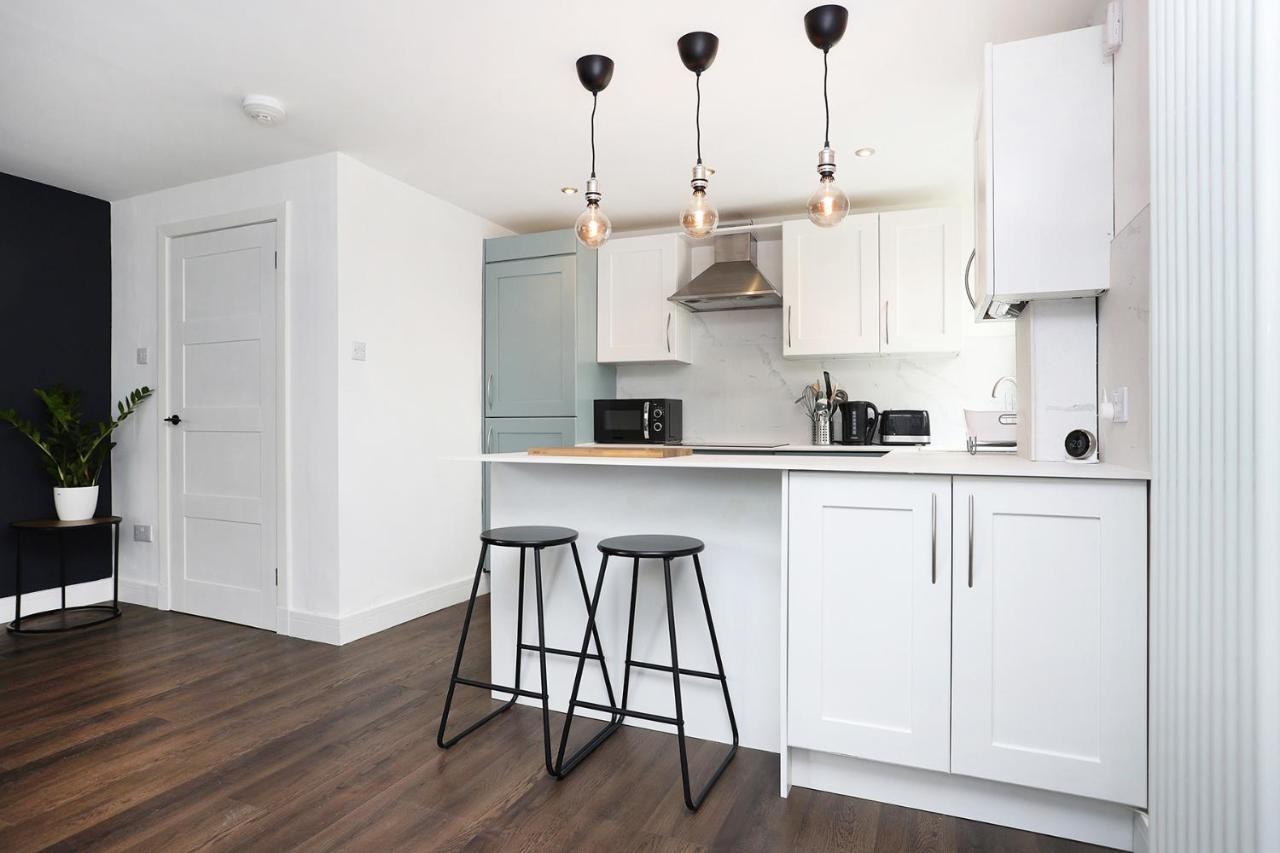 Joivy Contemporary Royal Mile Apartment With Balcony Edimburgo Esterno foto