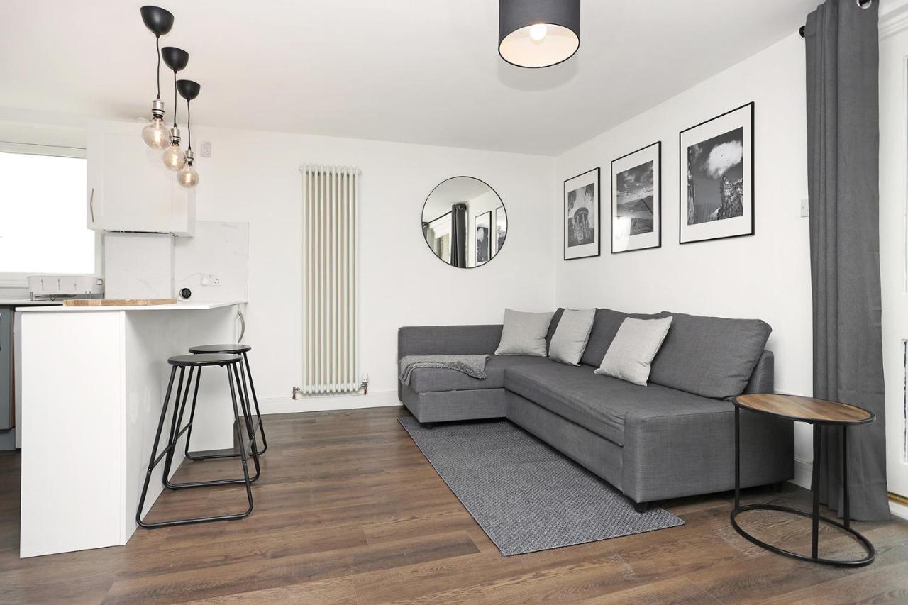 Joivy Contemporary Royal Mile Apartment With Balcony Edimburgo Esterno foto