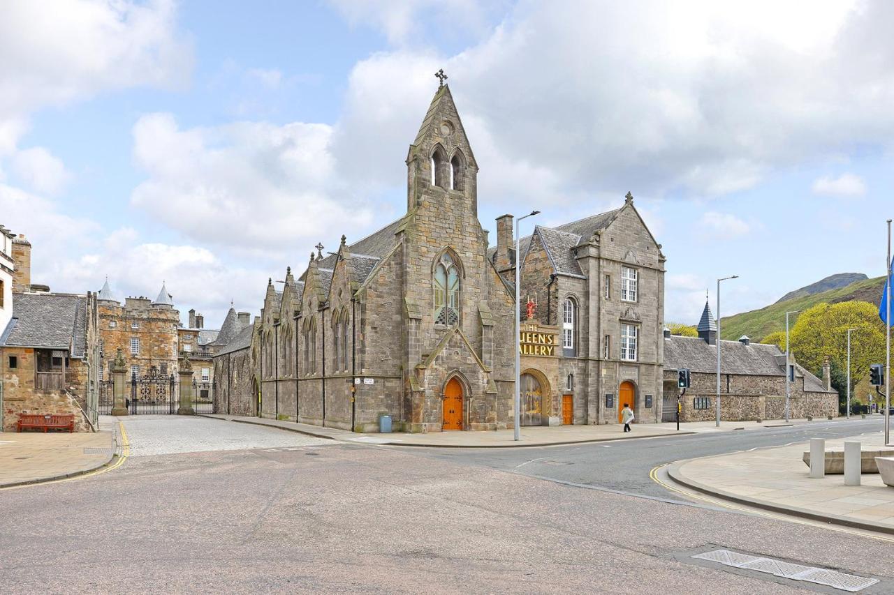 Joivy Contemporary Royal Mile Apartment With Balcony Edimburgo Esterno foto