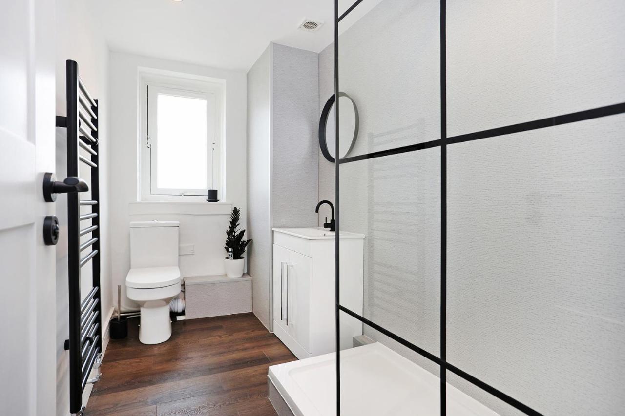 Joivy Contemporary Royal Mile Apartment With Balcony Edimburgo Esterno foto