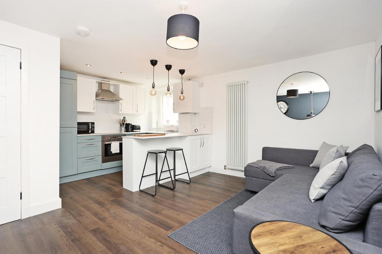 Joivy Contemporary Royal Mile Apartment With Balcony Edimburgo Esterno foto