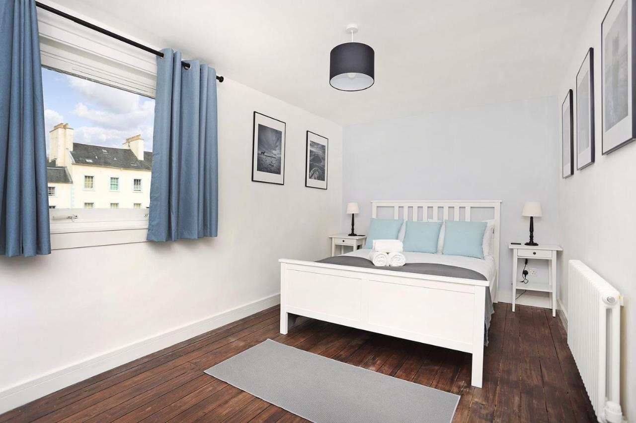 Joivy Contemporary Royal Mile Apartment With Balcony Edimburgo Esterno foto