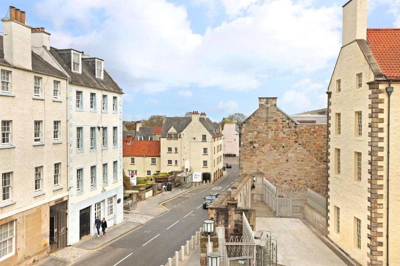 Joivy Contemporary Royal Mile Apartment With Balcony Edimburgo Esterno foto