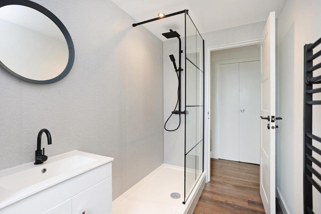 Joivy Contemporary Royal Mile Apartment With Balcony Edimburgo Esterno foto